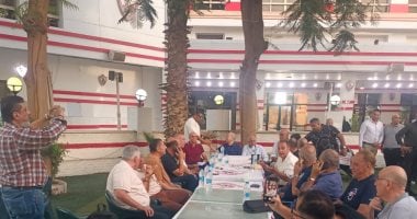 اجتماع حسين لبيب مع رموز الزمالك لحل أزمة فرع 6 أكتوبر
