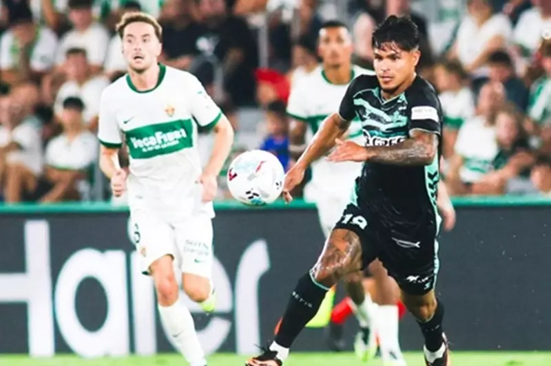 التعادل المثير بين إلتشي وريال بيتيس في الدوري الإسباني