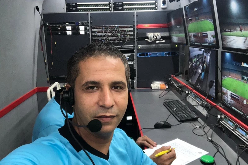 الظهور الثالث لعاشور كحكم فيديو في أمم أفريقيا للمحليين: تحليل ودلالات الأداء