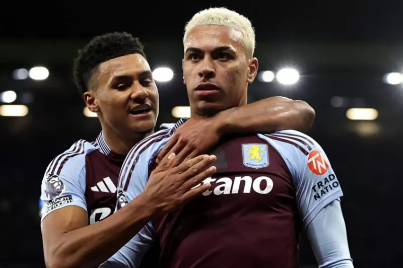 أستون فيلا يسعى لتجديد عقود روجرز وكاش وماكجين