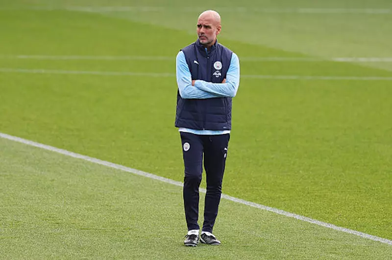 جوارديولا يتخذ قرارًا غير مسبوق قبل مباراة مانشستر سيتي